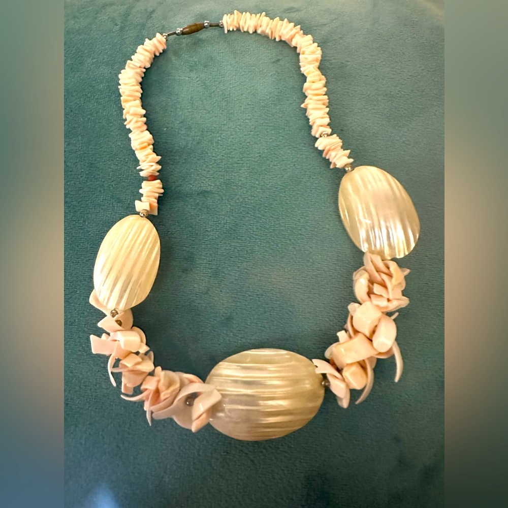 Vintage Peach Pink Coral Shell Necklace Beaded HEISHI Organic Beach 16” Coastal